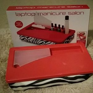 Gorgeous. Laptop Manicure Salon